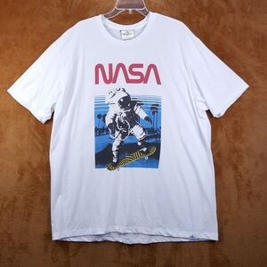 KID DANGEROUS Mens Shirt XXL White Pullover Crew NASA Graphic Tee Cotton Blend